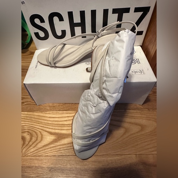 SCHUTZ Helene Kitten Heel in Deluxe Nappa Pearl - Picture 6 of 10